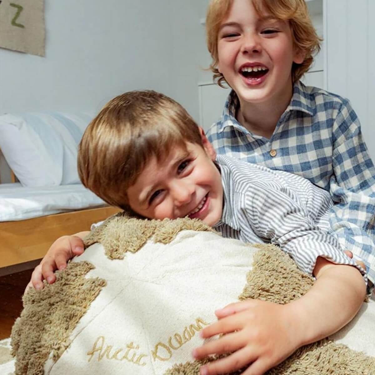 Pouf 45x50cm WELTKARTE Rugcycled Lorena Canals