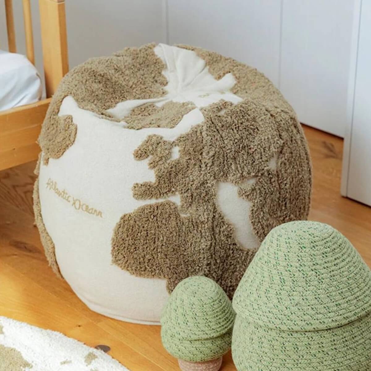 Pouf 45x50cm WELTKARTE Rugcycled Lorena Canals