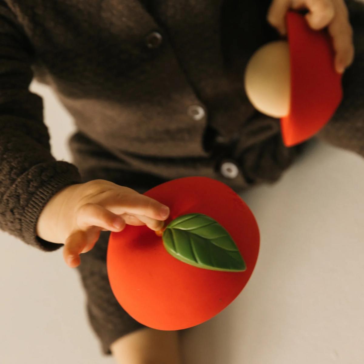 Quietschball-Stapelspielzeug Apple Oli and Carol 