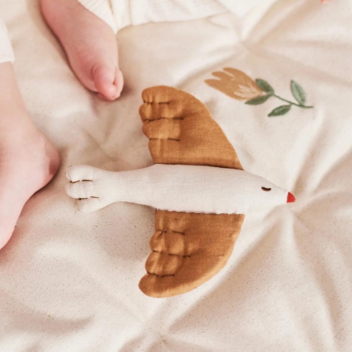 Rassel 17cm GRY SONGBIRD Dear April nature brown