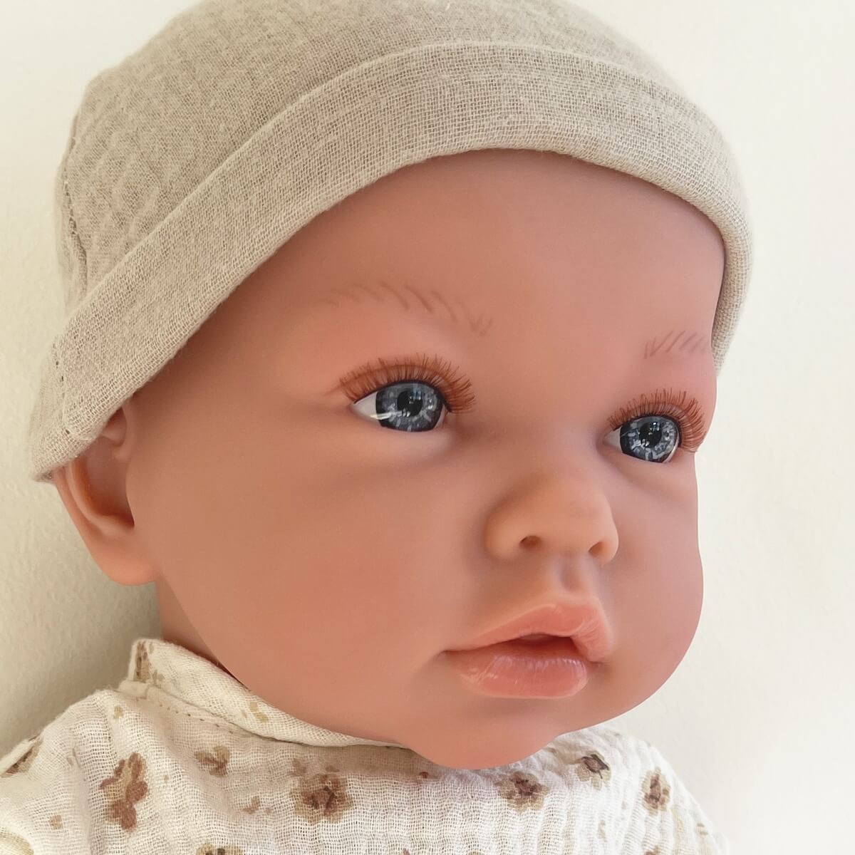 Reborn MIA 45cm bobble beige