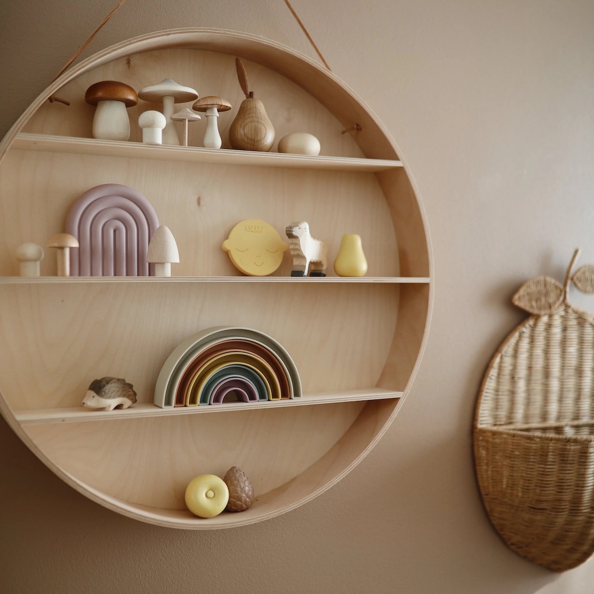 Regenbogen Mushie Tropical