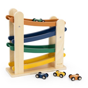 Rennbahn aus Holz mit 4 Autos Trixie