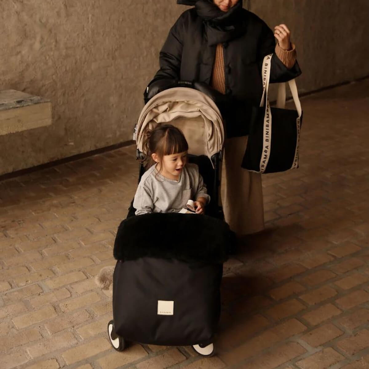 Schaffell-Fußsack PUFFMUFF Binibamba black black