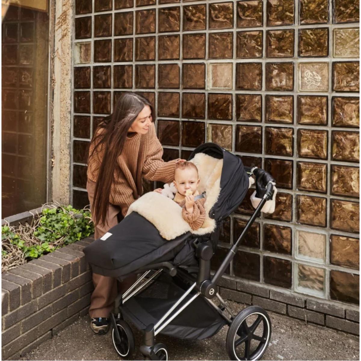 Schaffell-Fußsack PUFFMUFF Binibamba black milk