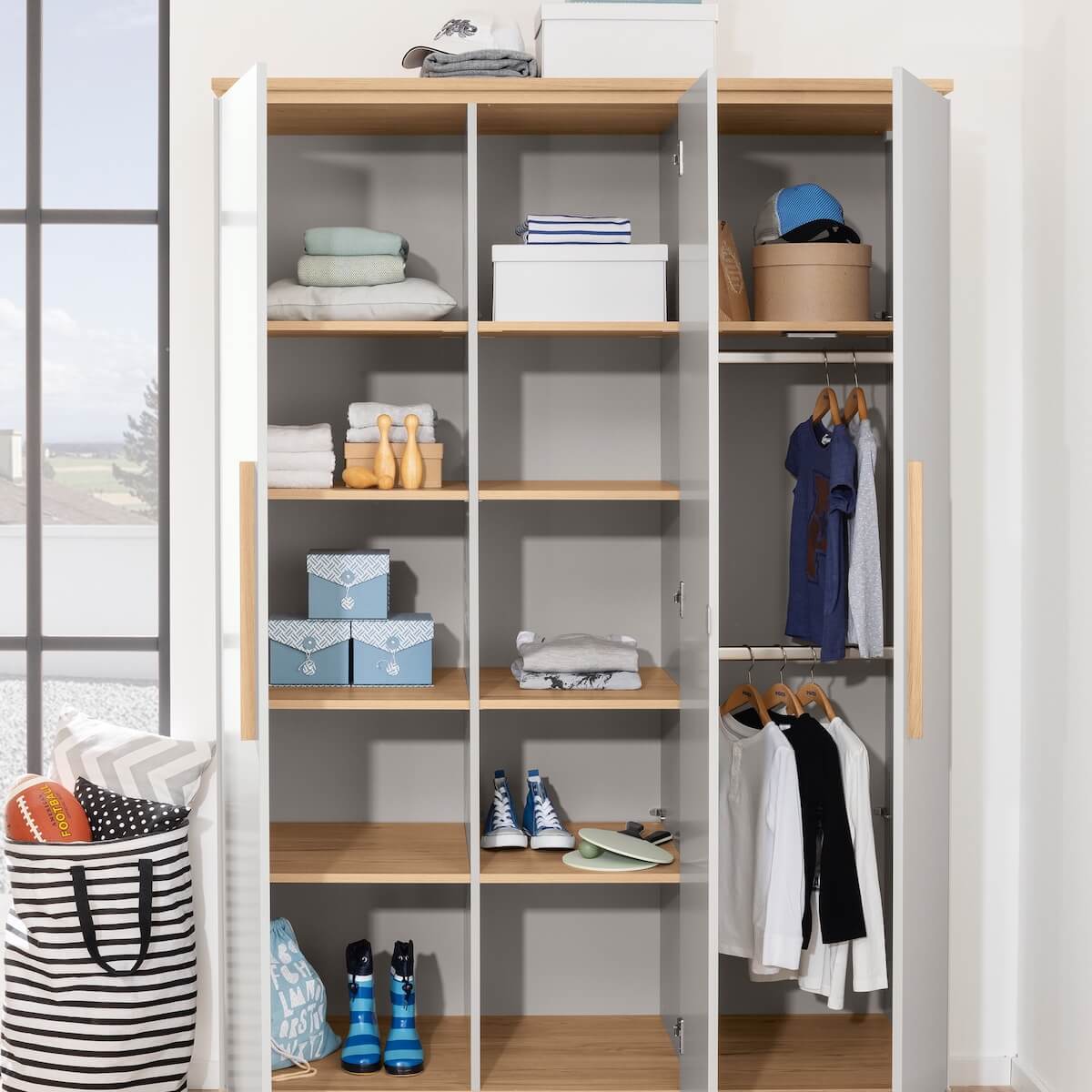 Schrank 3T 3 Pforten, 2 Zwischenböden, 9 Etagen, 2 schmale Kleiderstangen, BENNE Paidi Eiche Montana schiefergrau