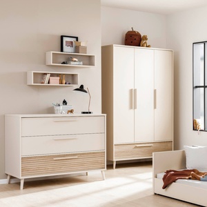 Schrank 3T1S, 3 Türen in Kaschmirbeige, 1 Schublade in Eiche Groovy, 1 Mittelwand, 3 schmale Regalböden, 1 breiter Regalboden, 2 breite Kleiderstangen EEFJE Paidi Kaschmirbeige / Eiche