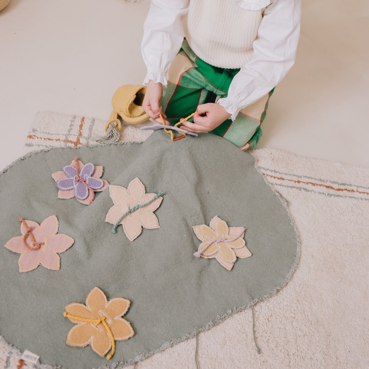 Sensorisches Buch GREEN TOY set Flower Garden Lorena Canals