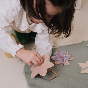 Sensorisches Buch GREEN TOY set Flower Garden Lorena Canals