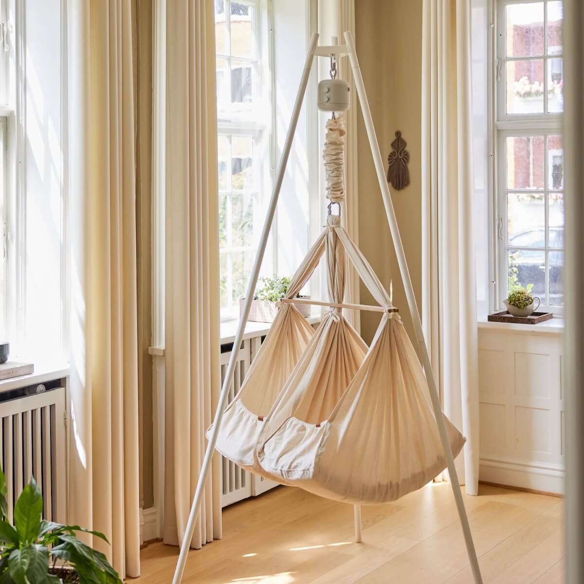 Set mit Ständer, Federwiege Zwillinge Premium, Motor LeeLo01 Membantu