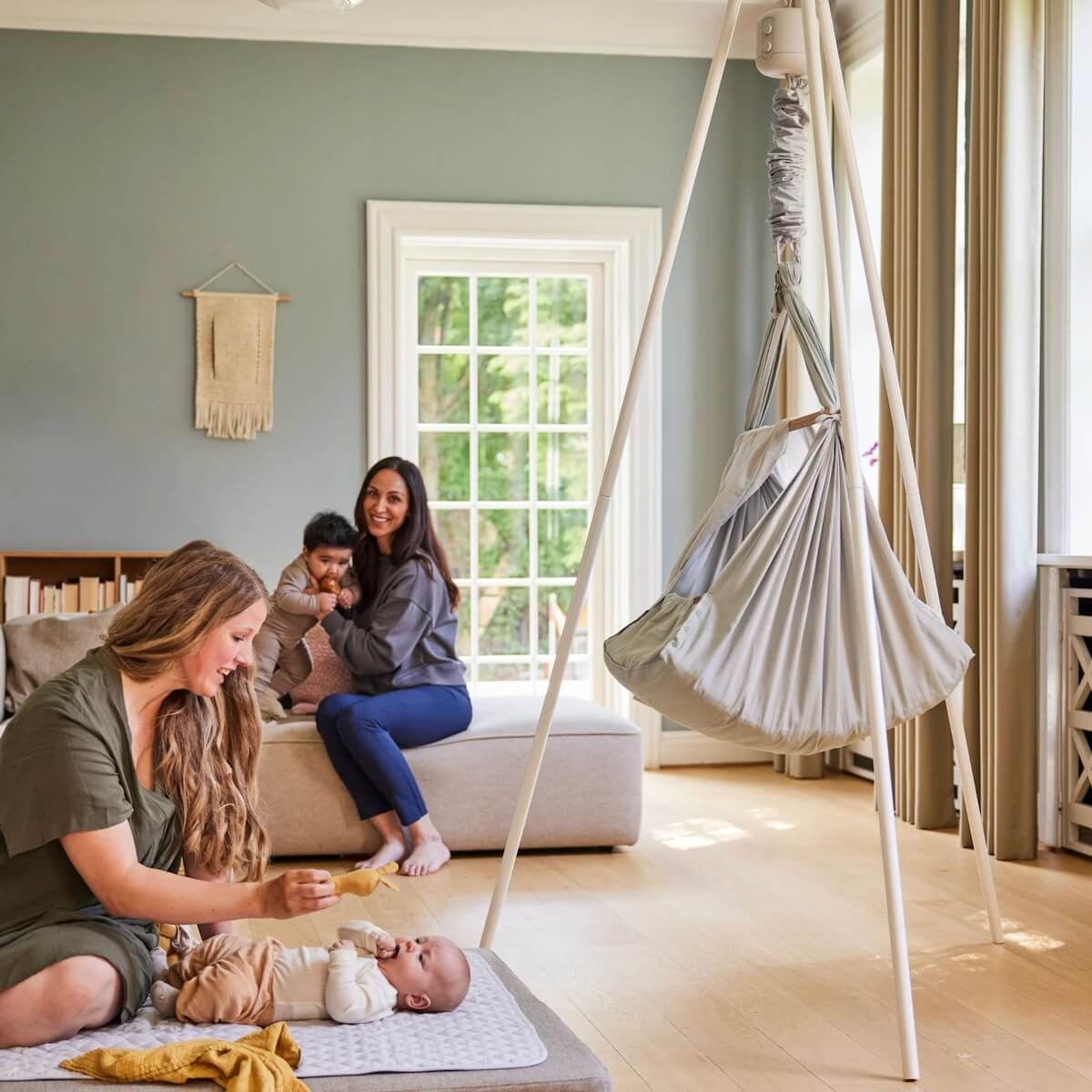 Set mit Wiegenständer Basic Weiß, Federwiege Basic Natur, Motor LeeLo01 Membantu