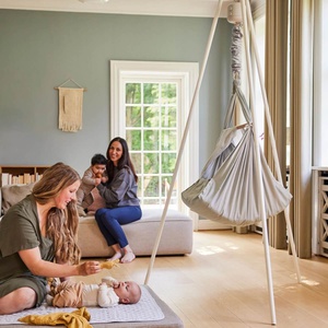 Set mit Wiegenständer Basic Weiß, Federwiege Basic Natur, Motor LeeLo01 Membantu