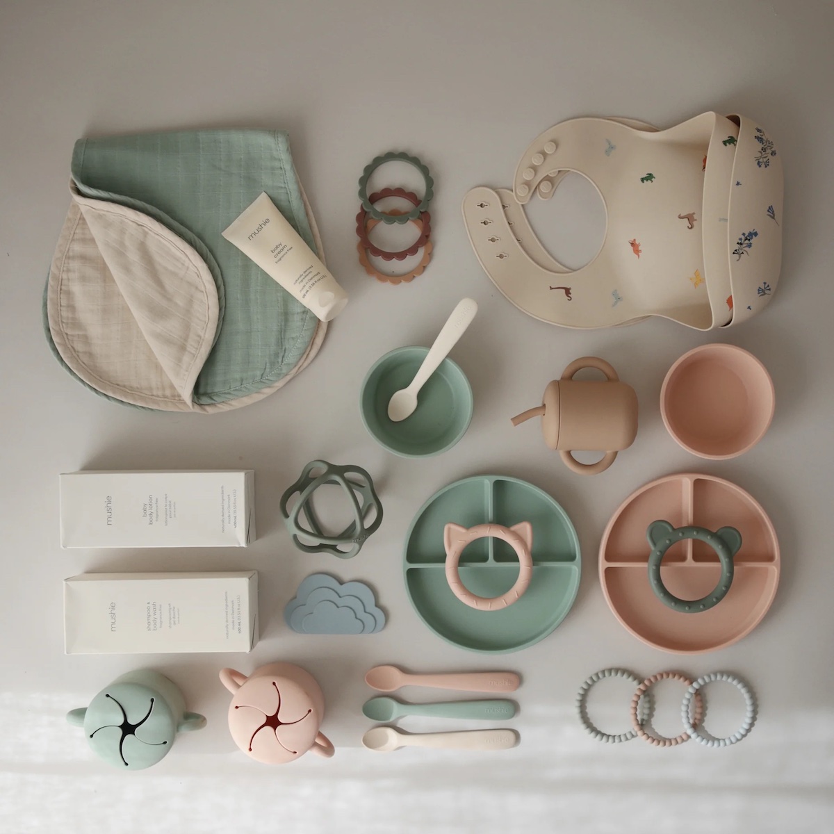 Silikon-Lätzchen Mushie Dino