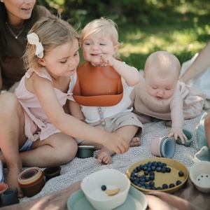 Silikon-Lätzchen Mushie Kirschen