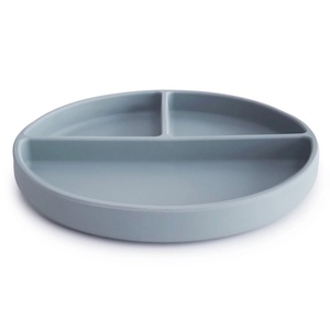 Silikonteller Mushie Puderblau