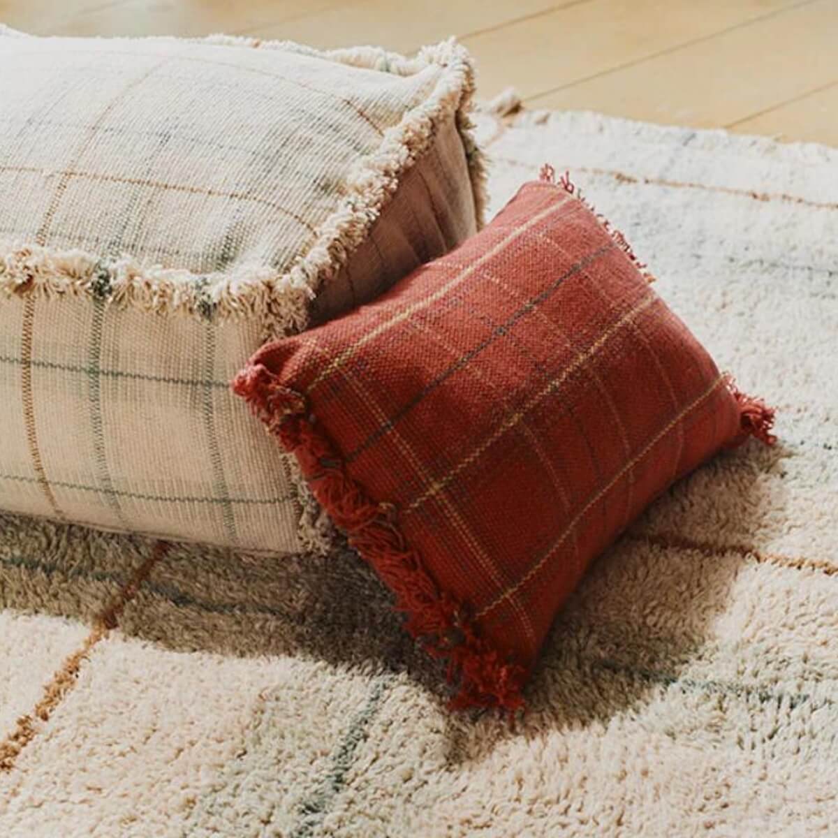 Sitzkissen 40x40x20cm HANDLOOM Wouf wouf Lorena Canals blue sage