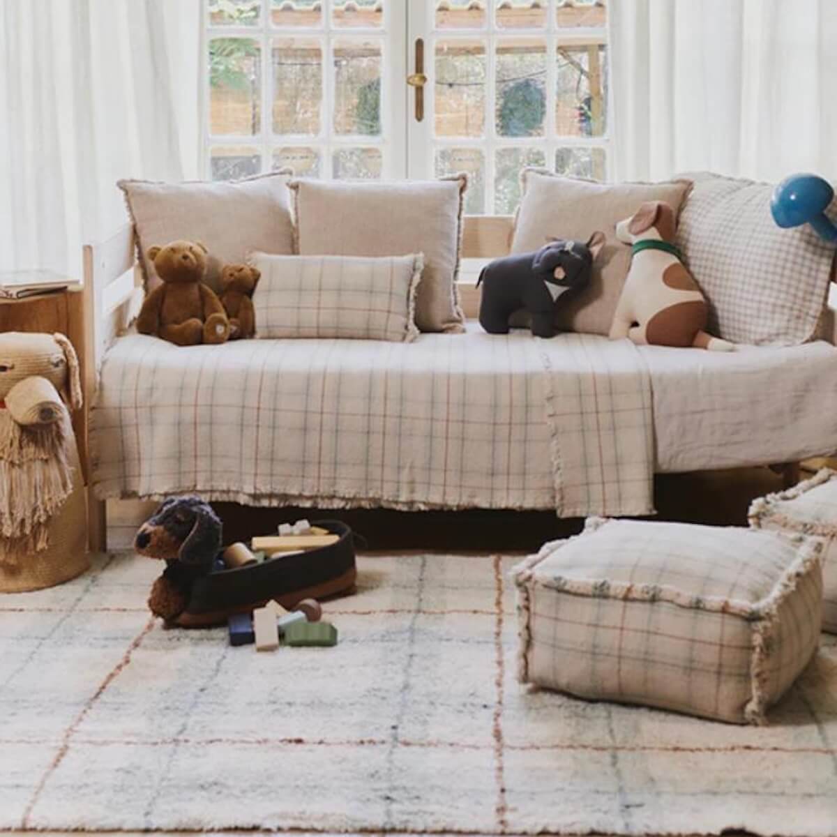 Sitzkissen 40x40x20cm HANDLOOM Wouf wouf Lorena Canals blue sage