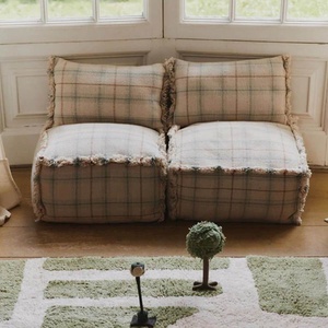 Sitzkissen 40x40x20cm HANDLOOM Wouf wouf Lorena Canals blue sage