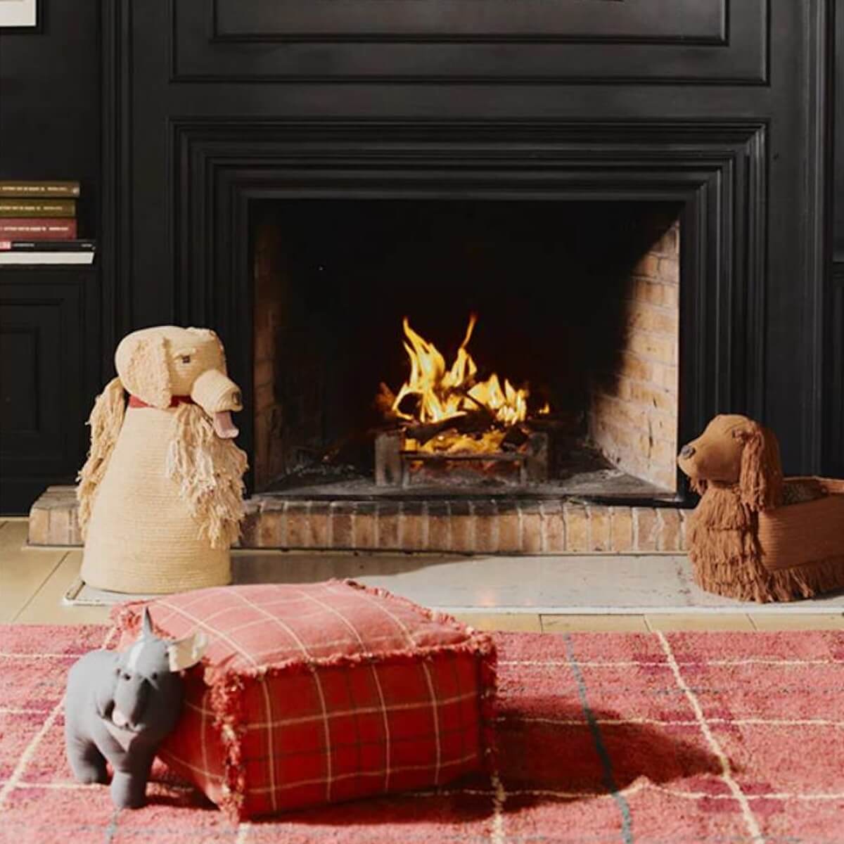 Sitzkissen 40x40x20cm HANDLOOM Wouf wouf Lorena Canals mapple red