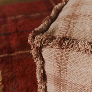 Sitzkissen 40x40x20cm HANDLOOM Wouf wouf Lorena Canals rose