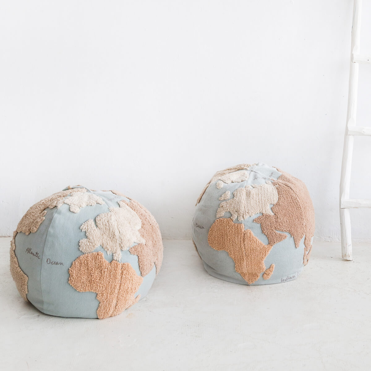 Sitzpouf WORLD MAP Lorena Canals