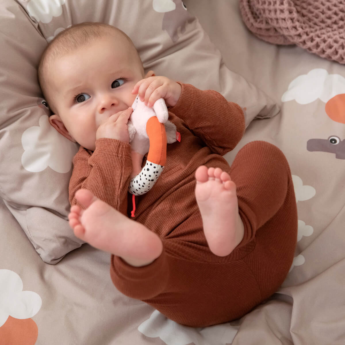 Sonajero sensorial anilla Elphee Rosa Done by Deer