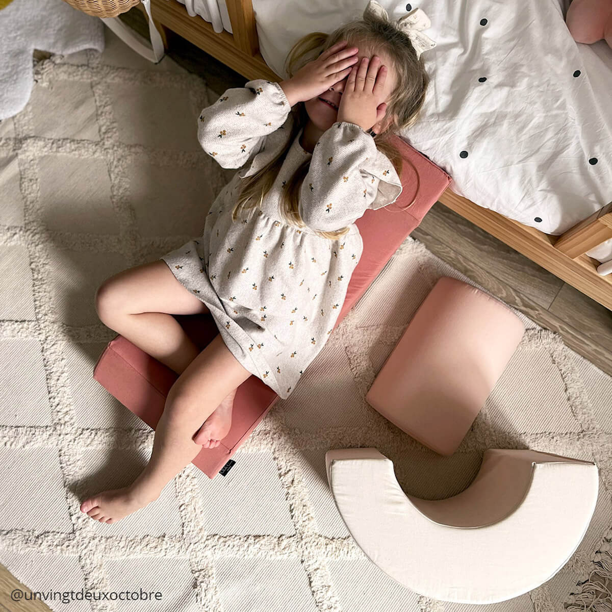 Spielkissen MILO Charlie Crane Rosenholz