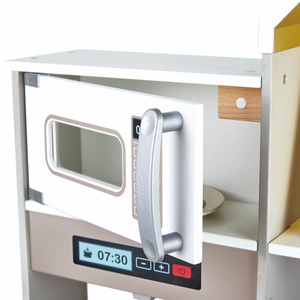 Spielküche Deluxe mit Mikrowelle Hape