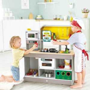 Spielküche Deluxe mit Mikrowelle Hape