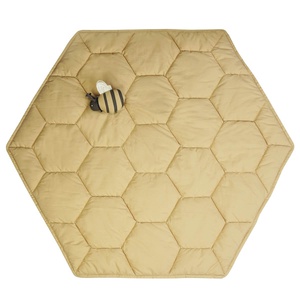 Spielmattel 100x100cm HONEYCOMB Lorena Canals