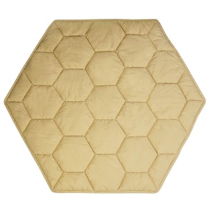 Spielmattel 100x100cm HONEYCOMB Lorena Canals