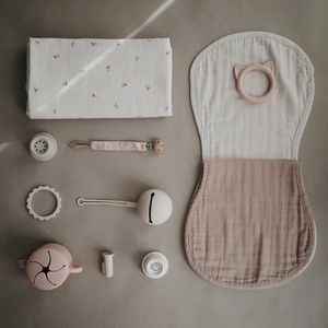 Spucktuch Mushie Roman Blush Fog   