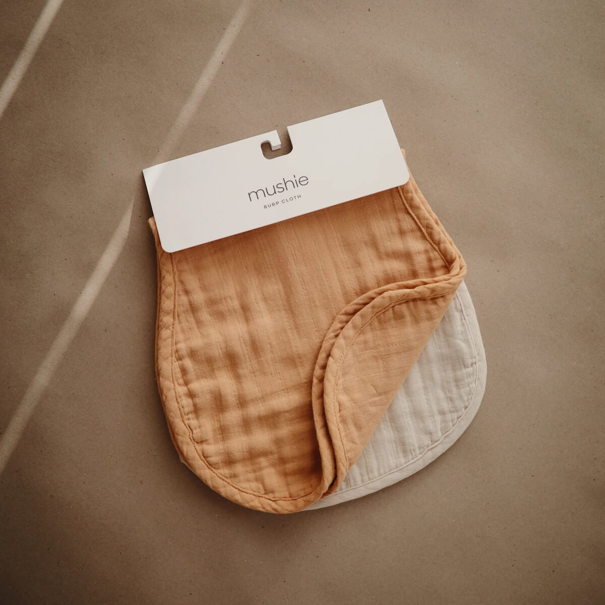 Spucktuch Mushie Roman Fall gelb Fog   