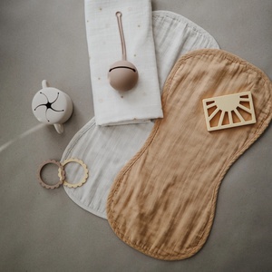 Spucktuch Mushie Roman Fall gelb Fog   