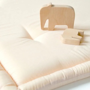 TAMI Spielmatte 100 x 100 Milk