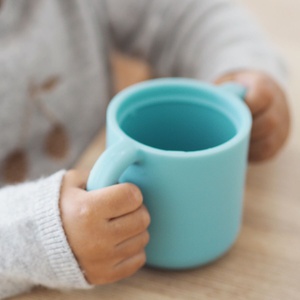 Tasse d'apprentissage silicone blue Beaba
