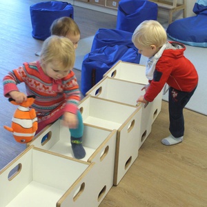 Wandelstuhl ZIGGY de Breuyn Multiplex Korpus weiß Sitz weiß