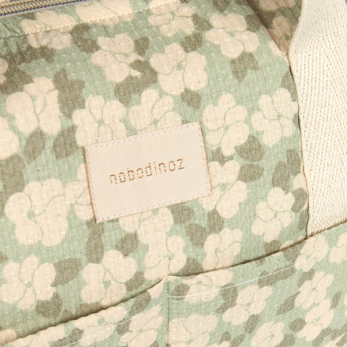 Wasserdichte Wickeltasche GALA 35x27x14cm Nobodinoz Green Sakura