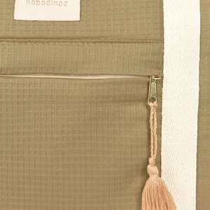 Wasserdichte Wickeltasche OPERA 46x29x20cm Nobodinoz olive green