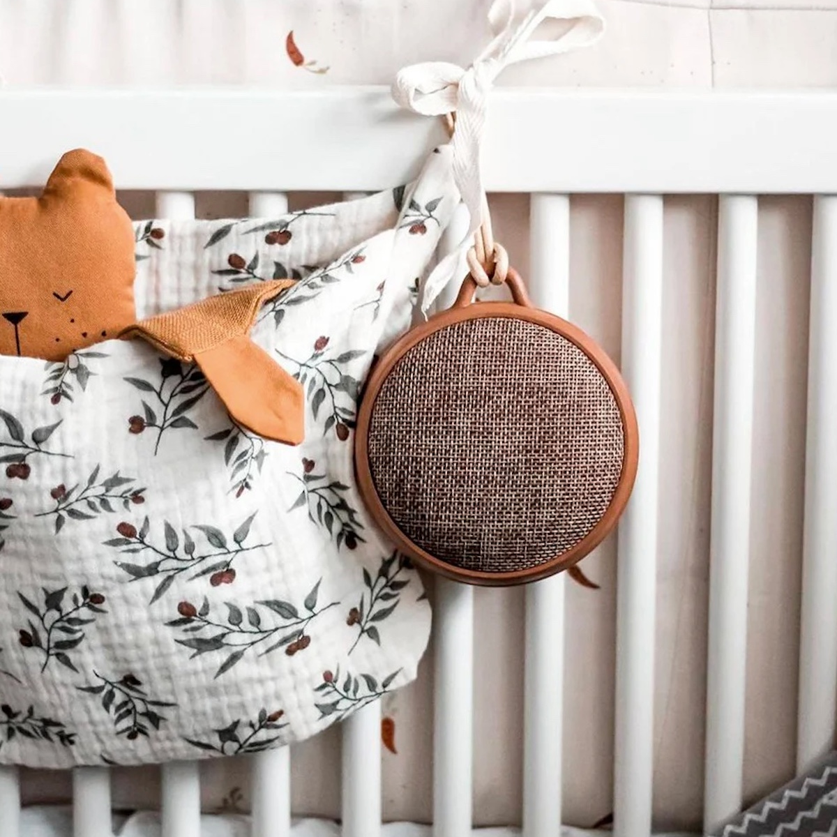 Weißes Rauschen Lautsprecher Echo01 Holz Membantu