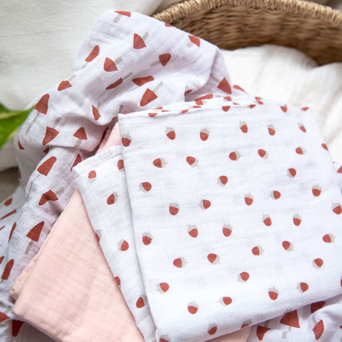 Wickel- und Spucktuch L Little Forest puderrosa 85 x 85 Laessig