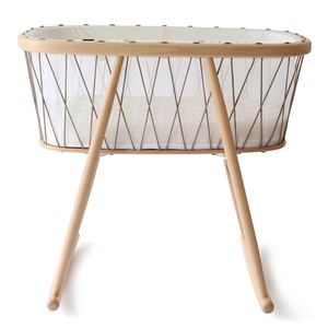 Wiege KUMI Kordel Haselnuss Charlie Crane Kokosmatratze