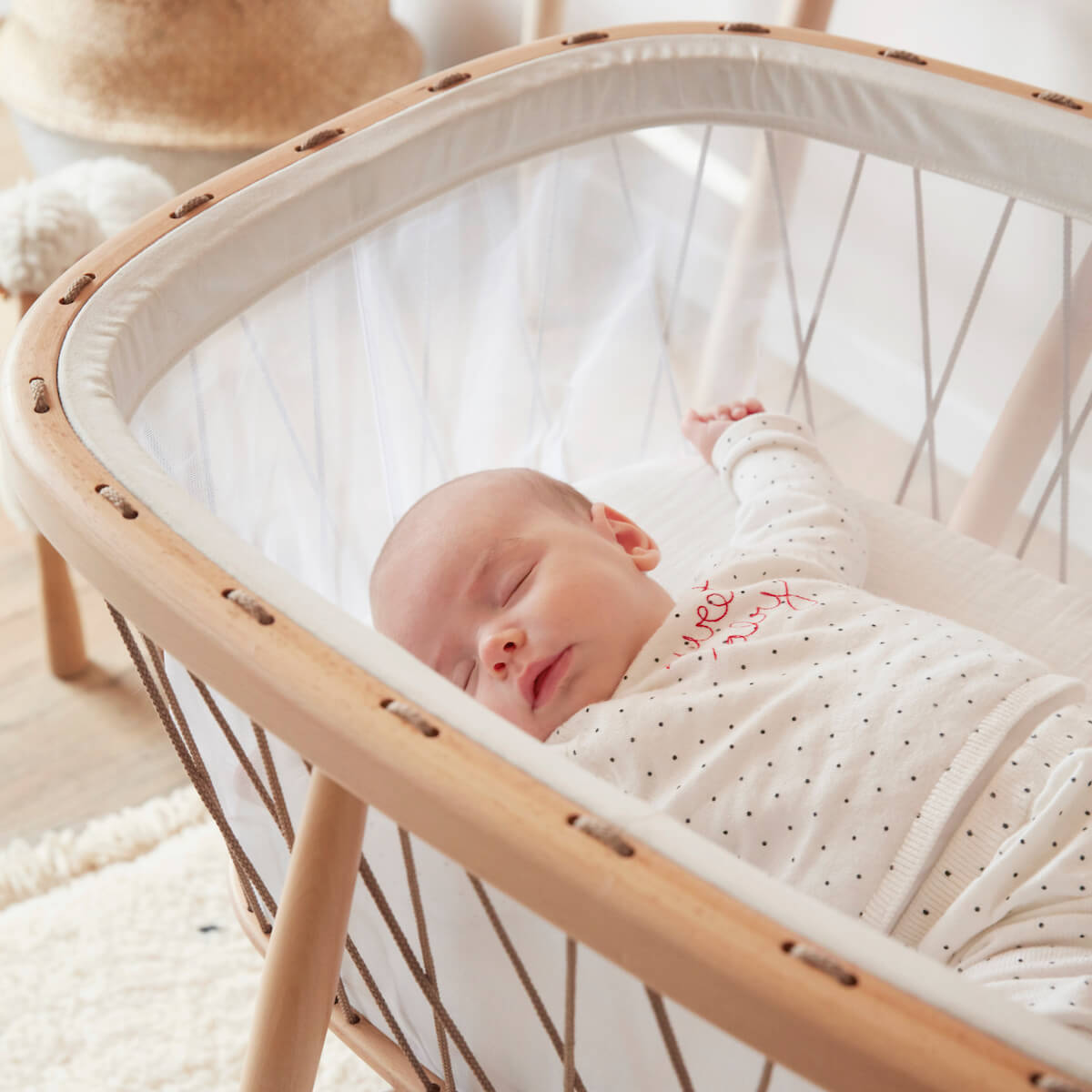 Wiege KUMI Kordel Haselnuss Charlie Crane Schaumstoffmatratze