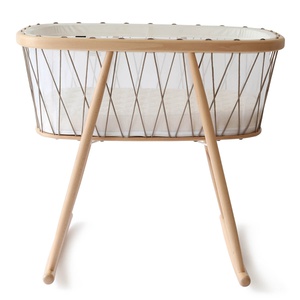 Wiege KUMI Kordel Haselnuss Charlie Crane Schaumstoffmatratze