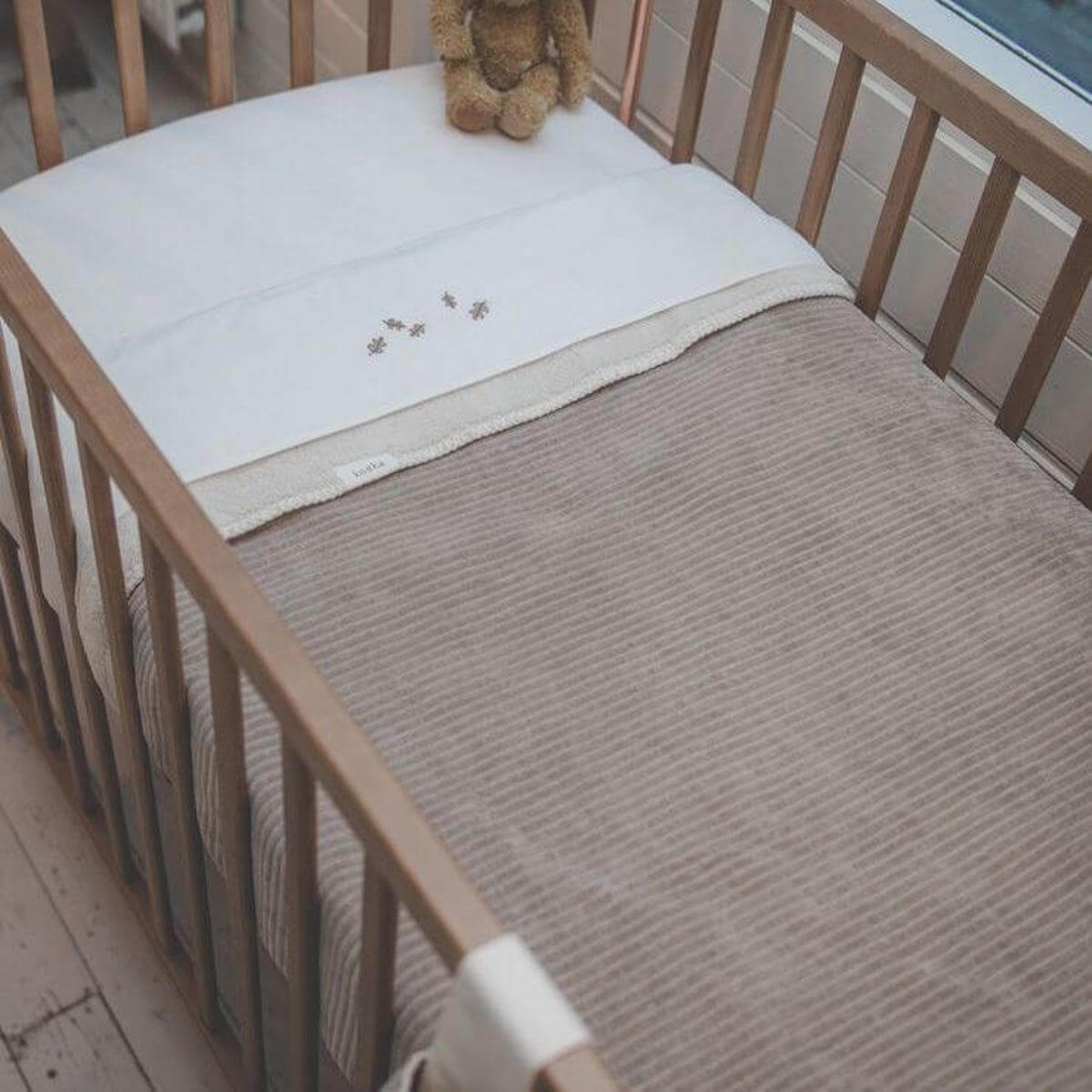 Wiegen-Teddydecke Vik Koeka clay