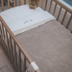 Wiegen-Teddydecke Vik Koeka clay